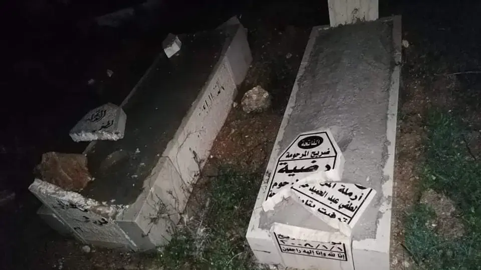 תושבי בורקה טוענים כי קבוצה של מתנחלים נכנסה לתוך היישוב ותקפה בתי מגורים ומספר מצבות בבית העלמין, 23 בדצמבר 2021 תושבי בורקה טוענים כי קבוצה של מתנחלים נכנסה לתוך היישוב ותקפה בתי מגורים ומספר מצבות בבית העלמין, 23 בדצמבר 2021