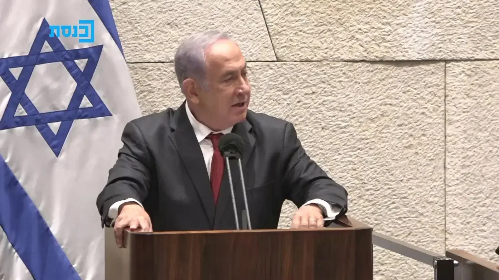 יו"ר האופוזיציה בנימין נתניהו בדיון 40 חתימות במליאת הכנסת, 27 בדצמבר 2021 יו"ר האופוזיציה בנימין נתניהו בדיון 40 חתימות במליאת הכנסת, 27 בדצמבר 2021