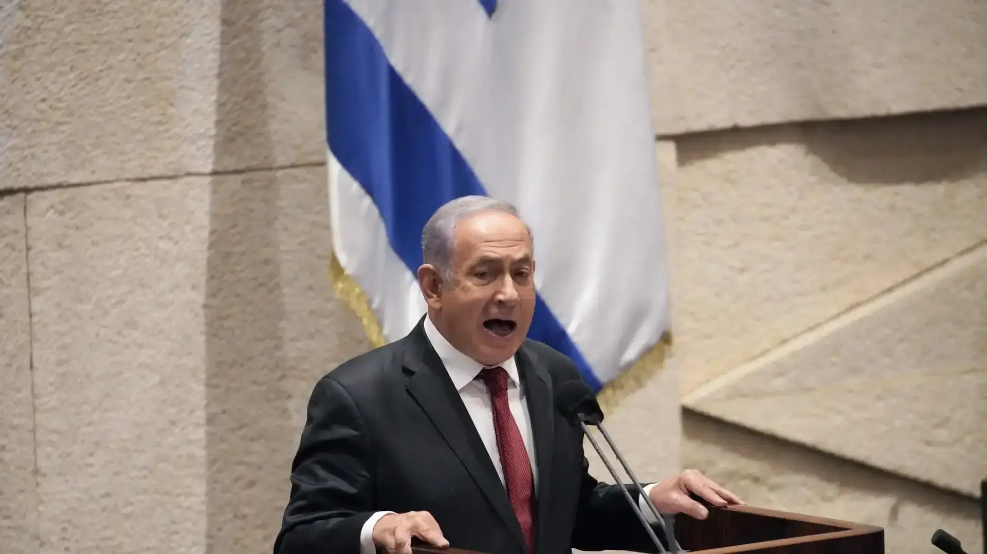 יו"ר האופוזיציה בנימין נתניהו בדיון 40 חתימות, כנסת, 27 בדצמבר 2021 יו"ר האופוזיציה בנימין נתניהו בדיון 40 חתימות, כנסת, 27 בדצמבר 2021