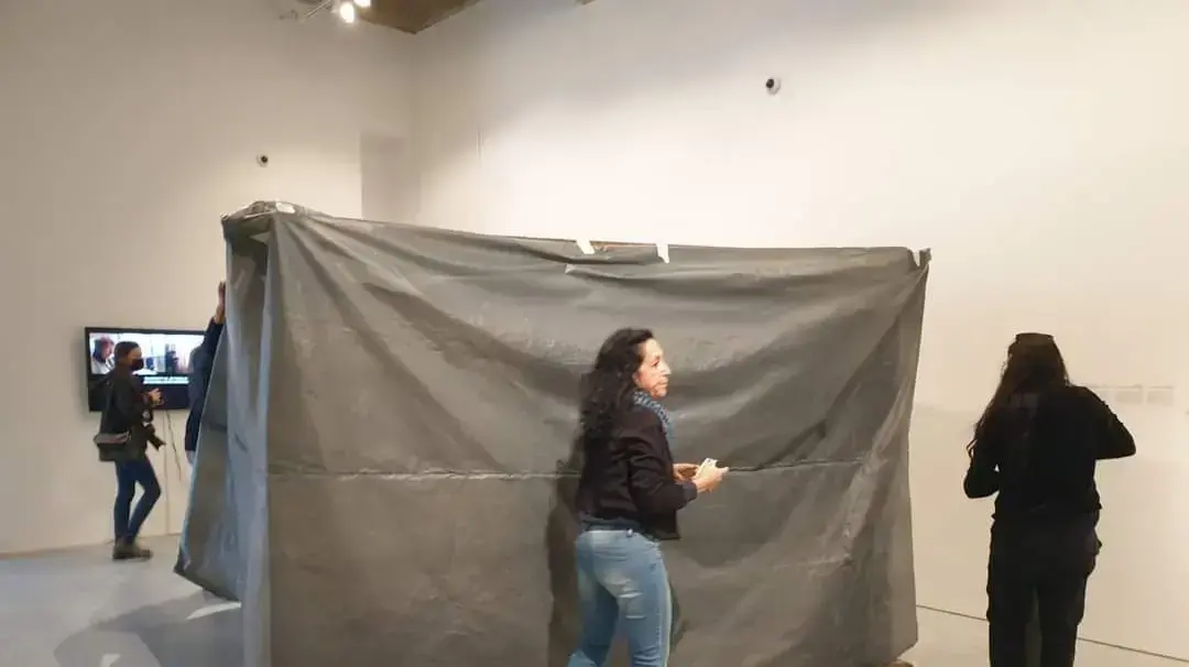אמנים מכסים יצירות במוזיאון רמת גן לאמנות כמחאה על הסרת יצירתו של האמן דוד ריב בהוראת ראש עיריית רמת גן כרמל שאמה הכהן אמנים מכסים יצירות במוזיאון רמת גן לאמנות כמחאה על הסרת יצירתו של האמן דוד ריב בהוראת ראש עיריית רמת גן כרמל שאמה הכהן
