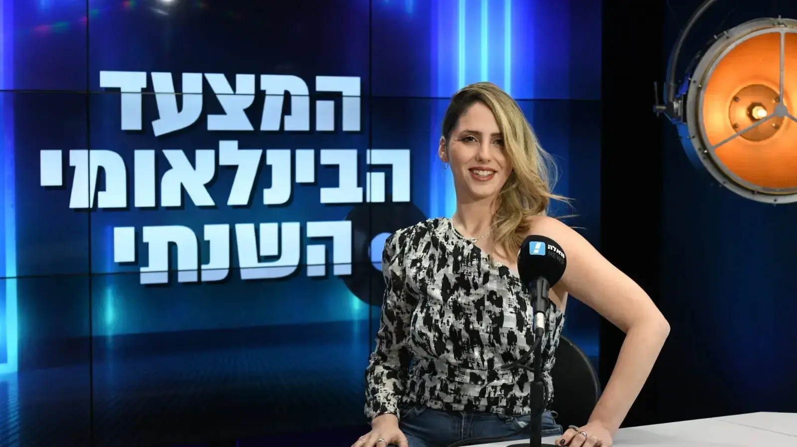 מור גלפנד, מגישת המצעד הבינלאומי השנתי של וואלה! אקו99 וטיקטוק, 30 בדצמבר 2021 מור גלפנד, מגישת המצעד הבינלאומי השנתי של וואלה! אקו99 וטיקטוק, 30 בדצמבר 2021