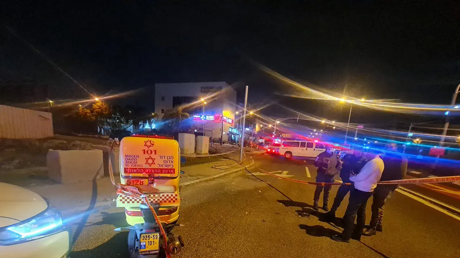 זירת הירי מחוץ למועדון בשדרות ההסתדרות בחיפה זירת הירי מחוץ למועדון בשדרות ההסתדרות בחיפה