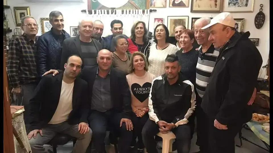 תלמידיו של דוד שריד (שני למעלה מימין) חוגגים אתו בחנוכה לפני שלוש שנים תלמידיו של דוד שריד (שני למעלה מימין) חוגגים אתו בחנוכה לפני שלוש שנים