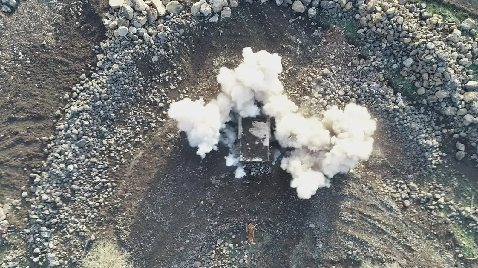 הרשות לפינוי מוקשים ונפלים במשרד הביטחון משמידה את התחמושת הסורית ממלחמת ששת הימים שהתגלתה בבונקר סורי ישן במרכז ברמת הגולן הרשות לפינוי מוקשים ונפלים במשרד הביטחון משמידה את התחמושת הסורית ממלחמת ששת הימים שהתגלתה בבונקר סורי ישן במרכז ברמת הגולן