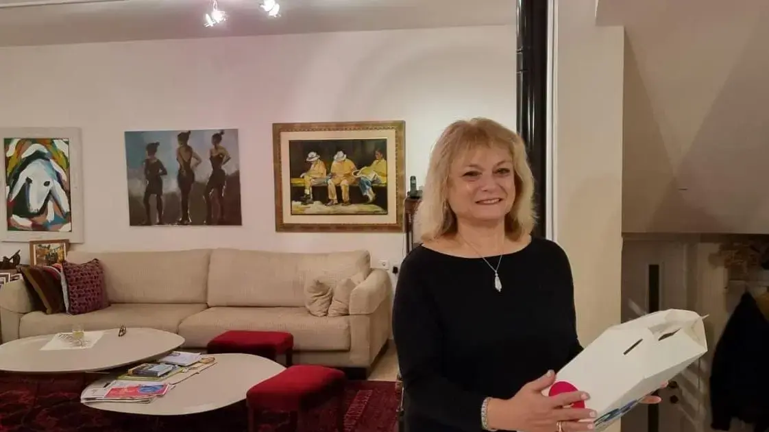 אורה רוזנצוויג , המטופלת הראשונה בארץ בתרופת פייזר נגד מחלת הקורונה. 2 בינואר 2021
אורה רוזנצוויג , המטופלת הראשונה בארץ בתרופת פייזר נגד מחלת הקורונה. 2 בינואר 2021