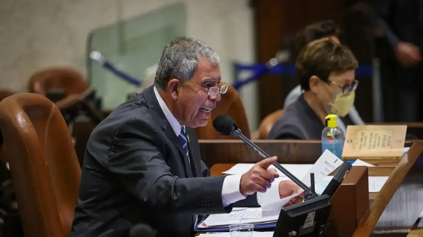יו"ר הכנסת, מיקי לוי במהלך כינוס המליאה 3 בינואר 2022 יו"ר הכנסת, מיקי לוי במהלך כינוס המליאה 3 בינואר 2022