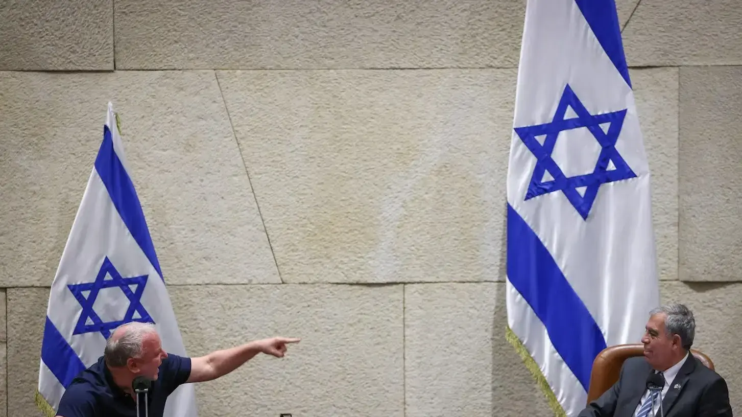 יו"ר הכנסת, מיקי לוי, דודי אמסלם במהלך כינוס המליאה 3 בינואר 2022 יו"ר הכנסת, מיקי לוי, דודי אמסלם במהלך כינוס המליאה 3 בינואר 2022