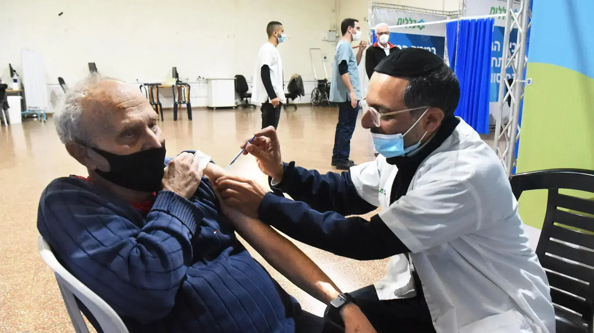מתחם החיסונים של ככלית בבית הצנחן, רמת גן 3 בינואר 2021 מתחם החיסונים של ככלית בבית הצנחן, רמת גן 3 בינואר 2021