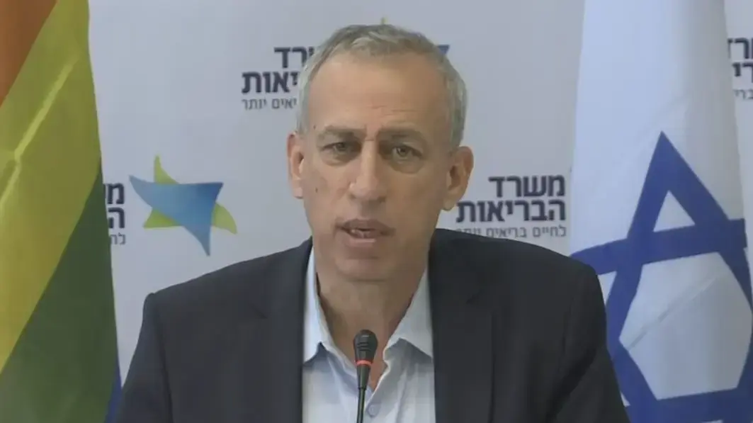 מנכ"ל משרד הבריאות נחמן אש במסע"ת לעדכון נוסח חוק הפונדקאות כך שתתאפשר גישה שווה להליך גם לגברים יחידים, לזוגות הומואים ולכל אדם בישראל, 4 בינואר 2022 מנכ"ל משרד הבריאות נחמן אש במסע"ת לעדכון נוסח חוק הפונדקאות כך שתתאפשר גישה שווה להליך גם לגברים יחידים, לזוגות הומואים ולכל אדם בישראל, 4 בינואר 2022