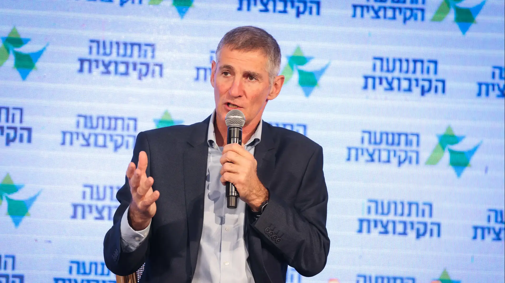 יאיר גולן במסיבת עיתונאים של התנועה הקיבוצית, 16 בנובמבר 2021 יאיר גולן במסיבת עיתונאים של התנועה הקיבוצית, 16 בנובמבר 2021
