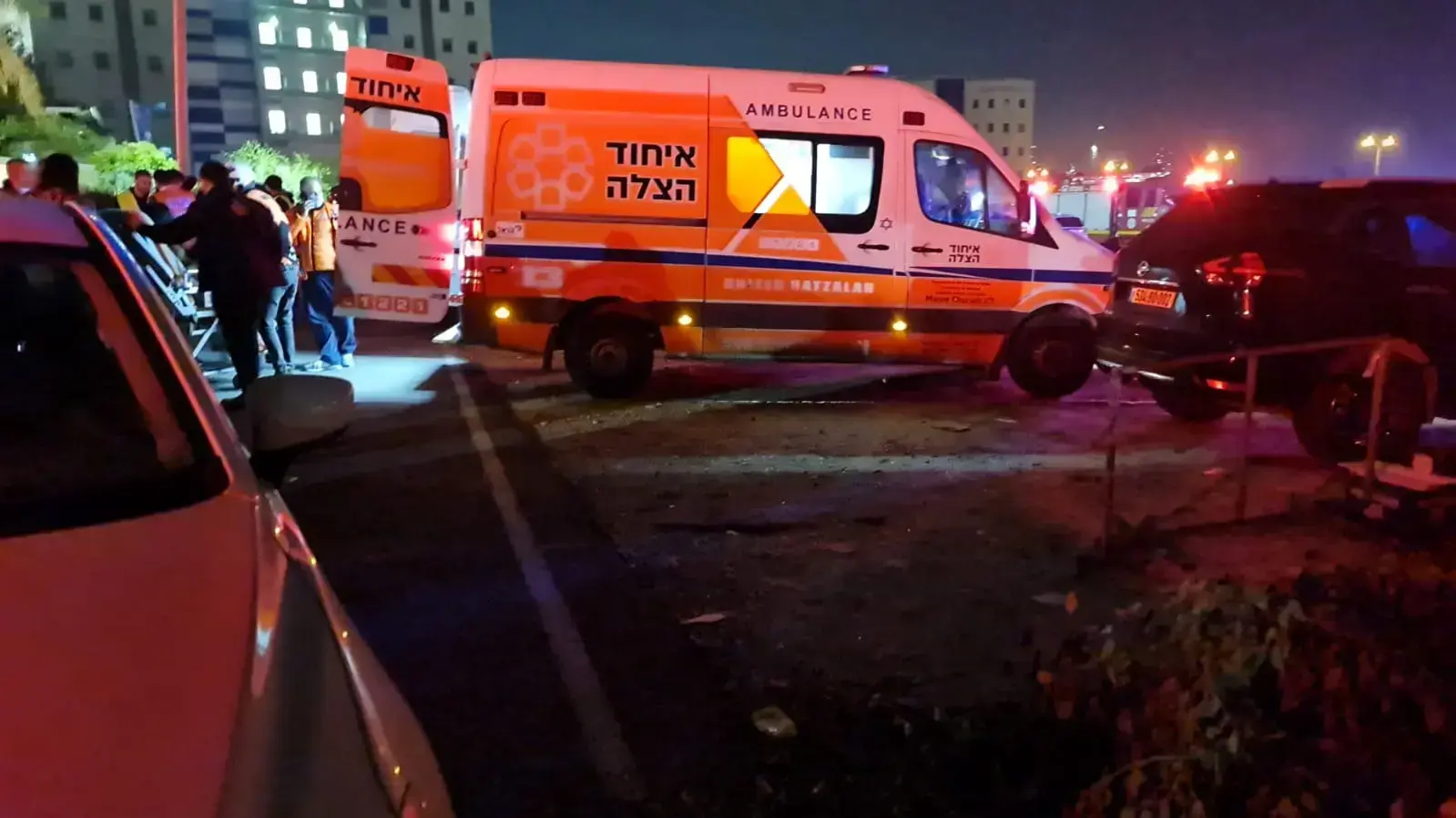 6 פצועים בעקבות בשלכת רימון בחתונה ברחובות. 6 בינואר 2021 6 פצועים בעקבות בשלכת רימון בחתונה ברחובות. 6 בינואר 2021