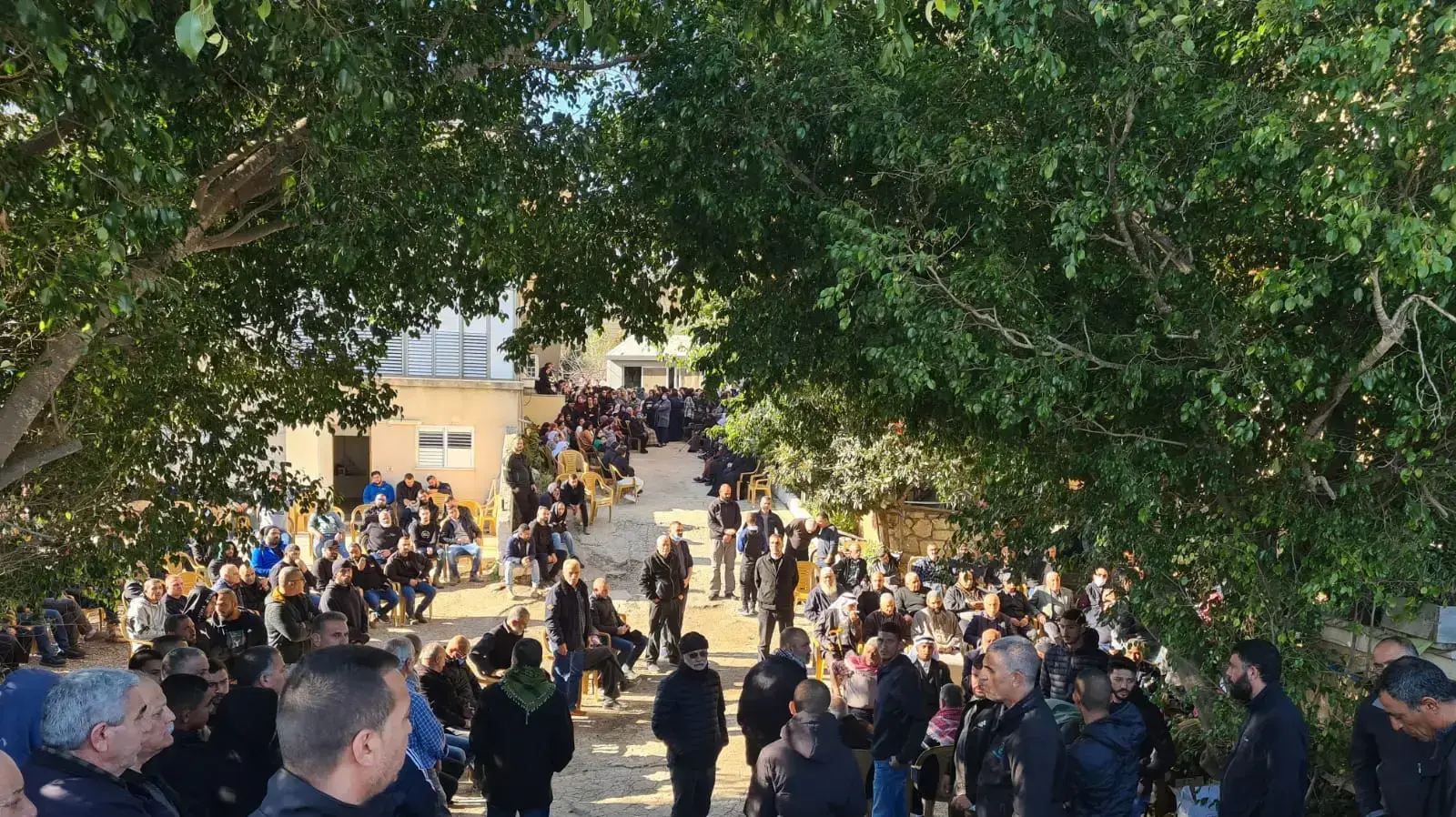בית משפחת עאמר חוג'יראת, הילד שנורה למוות בגן משחקים, לפני הלוויתו, ביר אל- מכסור, 7 בינואר 2022 בית משפחת עאמר חוג'יראת, הילד שנורה למוות בגן משחקים, לפני הלוויתו, ביר אל- מכסור, 7 בינואר 2022