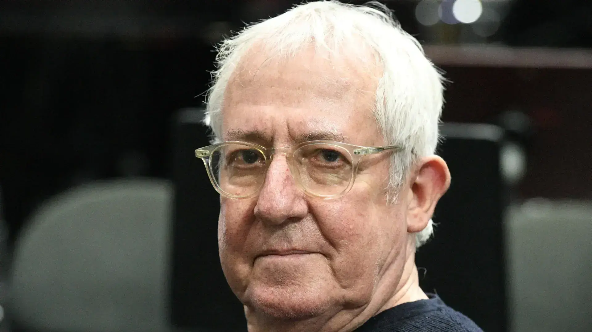 גידי גוב בחזרות להופעתו עם תזמורת המהפכה, בית האופרה הישראלית בתל אביב, 10 בינואר 2022 גידי גוב בחזרות להופעתו עם תזמורת המהפכה, בית האופרה הישראלית בתל אביב, 10 בינואר 2022
