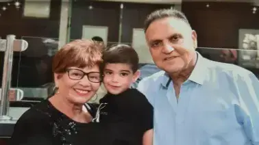 אלי אזולאי ומשפחתו אלי אזולאי ומשפחתו