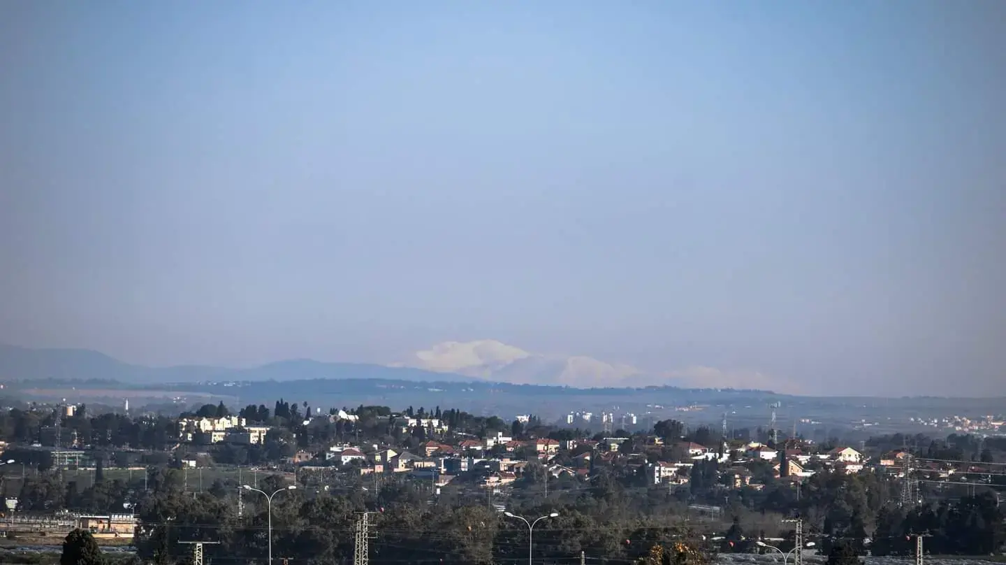 פסגת החרמון כפי שנצפתה מנתניה 17 בינואר 2021 פסגת החרמון כפי שנצפתה מנתניה 17 בינואר 2021