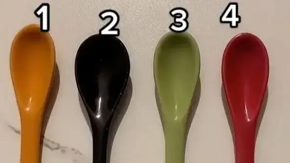 מבחן הכפות: מספר 4 היא הכף האדומה מבחן הכפות: מספר 4 היא הכף האדומה
