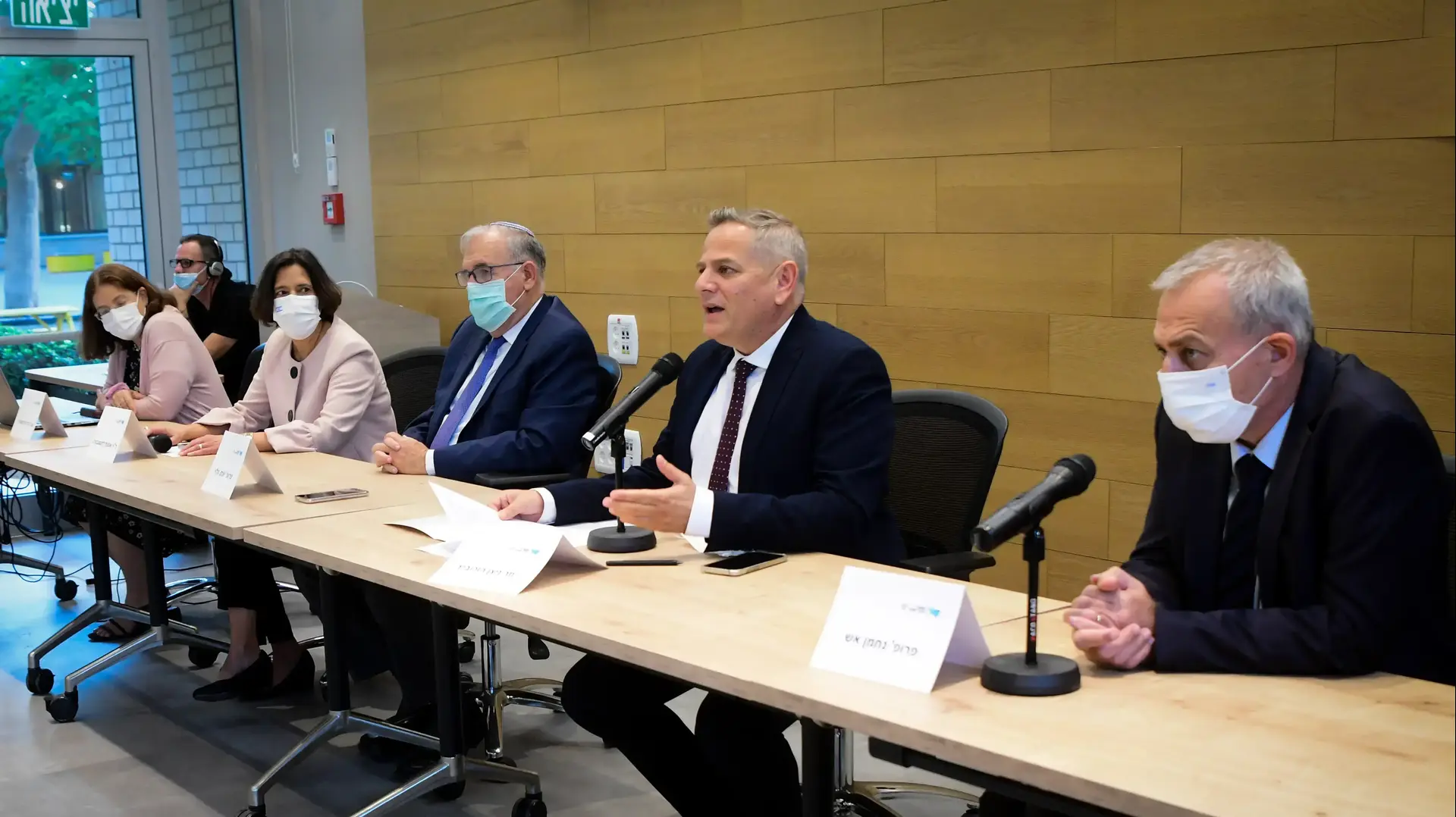 מנכ"ל משרד הבריאות נחמן אש ושר הבריאות ניצן הורוביץ בדיוני סל התרופות, 24 באוקטובר 2021 מנכ"ל משרד הבריאות נחמן אש ושר הבריאות ניצן הורוביץ בדיוני סל התרופות, 24 באוקטובר 2021