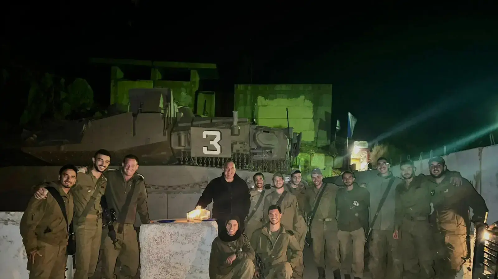 טנק שנפגע בלבנון ה2 ושחזר לקו לבנון, לפלוגה שבה משרת בן דודו של אחד מהרוגי אותה תקרית טנק שנפגע בלבנון ה2 ושחזר לקו לבנון, לפלוגה שבה משרת בן דודו של אחד מהרוגי אותה תקרית