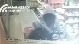 תיעוד של שוד קיוסק בשכונה ג' בבאר שבע בידי שני רעולי פנים חמושים באקדח 
20.1.22