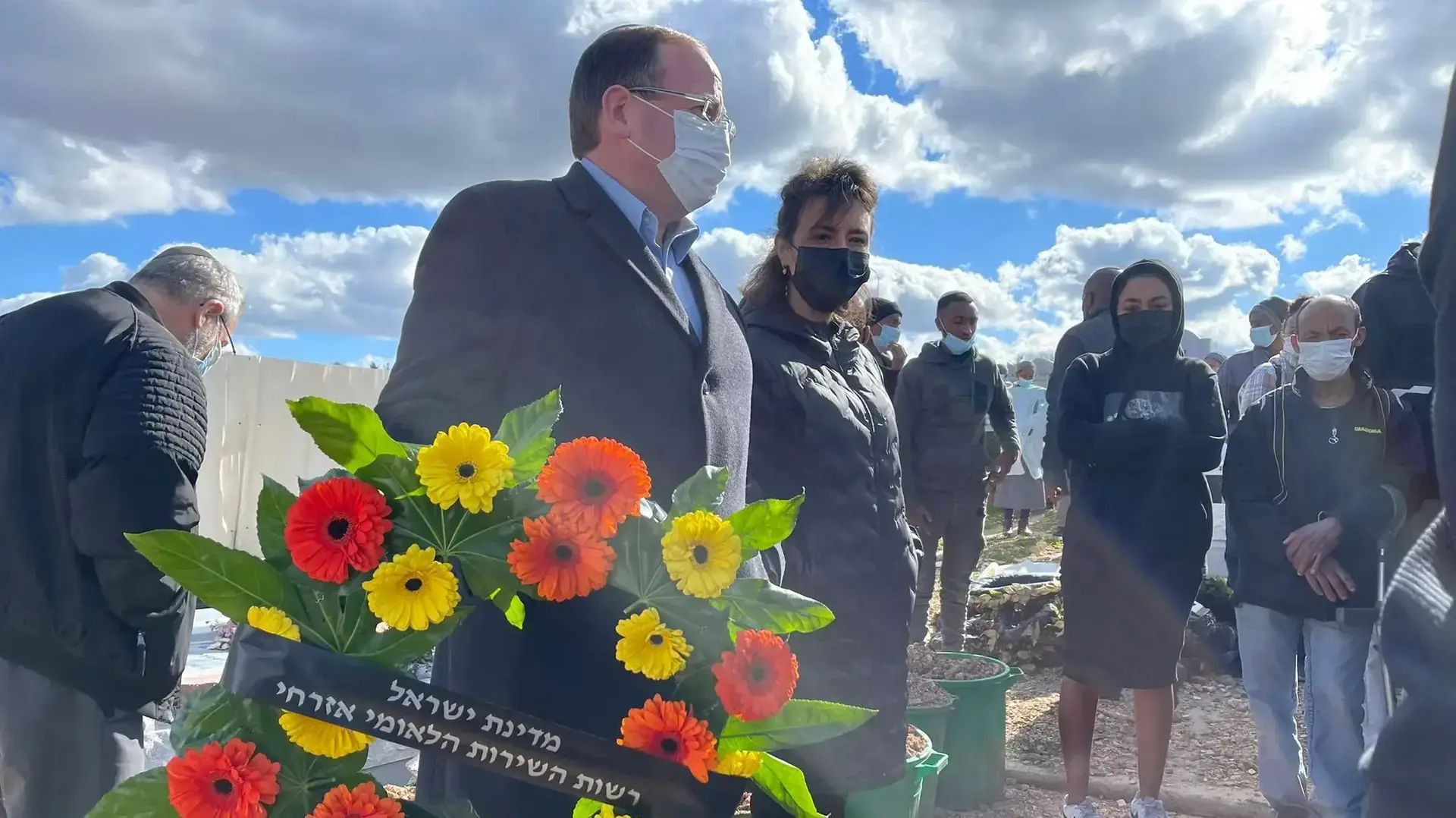 מנכ״ל השירות הלאומי, ראובן פינסקי, בהלווייתה של שירה יתאיו גוג'אם, קריית אתא מנכ״ל השירות הלאומי, ראובן פינסקי, בהלווייתה של שירה יתאיו גוג'אם, קריית אתא