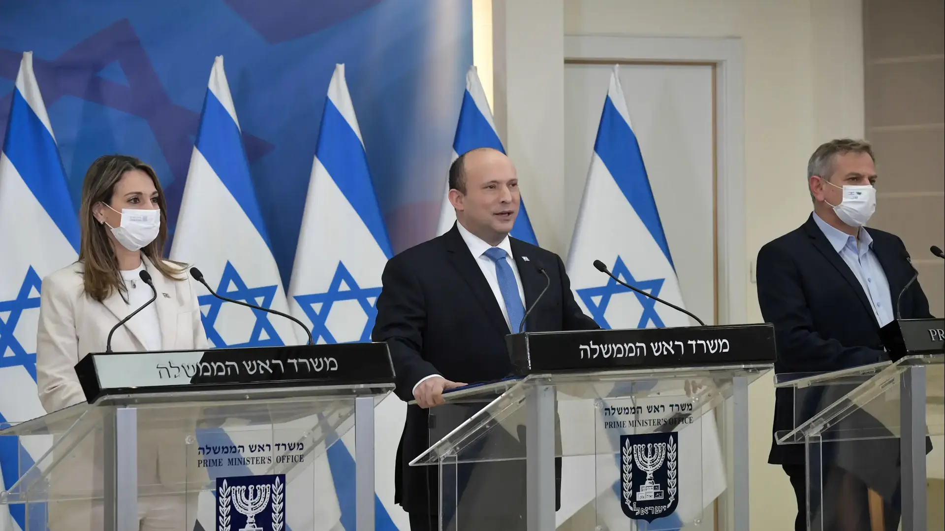 בנט, הורוביץ ושאשא-ביטון במסיבת עיתונאים בקריה בת"א, 20 בינואר, 2022 בנט, הורוביץ ושאשא-ביטון במסיבת עיתונאים בקריה בת"א, 20 בינואר, 2022