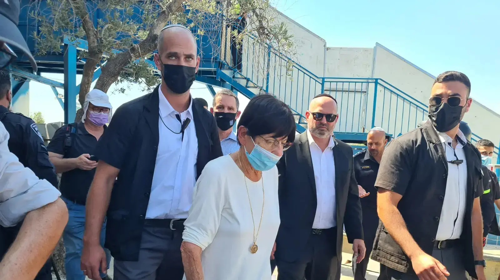 מרים נאור בביקורה בציון קבר הרשבי במירון, בעת סיור של ועדת החקירה במקום מרים נאור בביקורה בציון קבר הרשבי במירון, בעת סיור של ועדת החקירה במקום