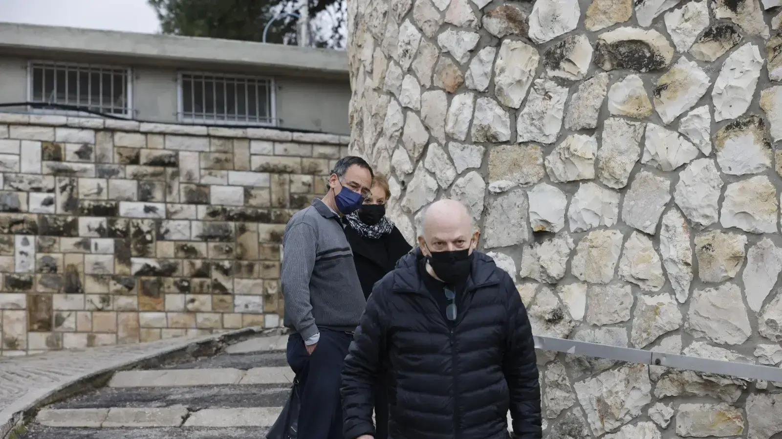 שי ניצן, דורית בייניש, יחזקאל בייניש בהלווית מרים נאור, סנהדריה, 25 בינואר 2022 שי ניצן, דורית בייניש, יחזקאל בייניש בהלווית מרים נאור, סנהדריה, 25 בינואר 2022