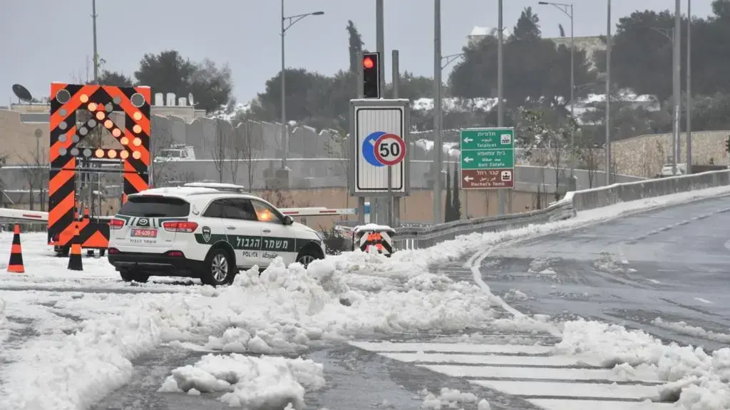 היערכות המשטרה בירושלים
לקרת מזג האוויר הסווער 25 בינואר 2022 היערכות המשטרה בירושלים
לקרת מזג האוויר הסווער 25 בינואר 2022