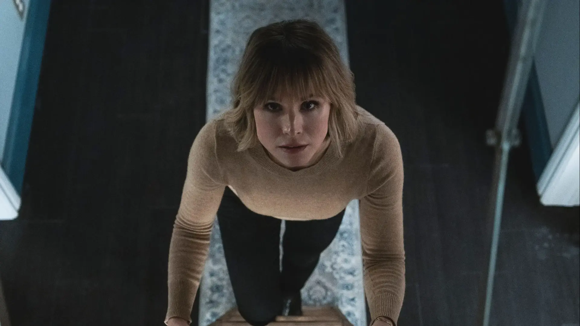 קריסטן בל, האישה מהבית שממול לבחורה בחלון (The Woman in the House Across the Street From the Girl in the Window) קריסטן בל, האישה מהבית שממול לבחורה בחלון (The Woman in the House Across the Street From the Girl in the Window)