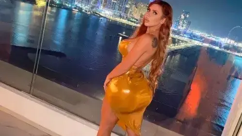 אמנדה ניקול מרטין מציגה את הישבן שלה אמנדה ניקול מרטין מציגה את הישבן שלה