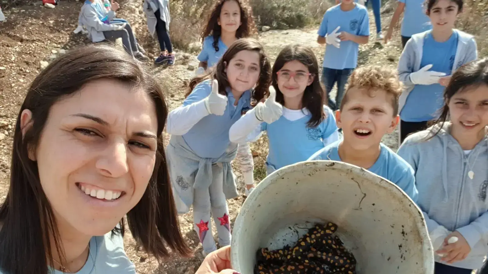תלמידי בית ג'ן ש"אימצו" את הסלמנדרות שחיות במקווי מים סביב הישוב תלמידי בית ג'ן ש"אימצו" את הסלמנדרות שחיות במקווי מים סביב הישוב