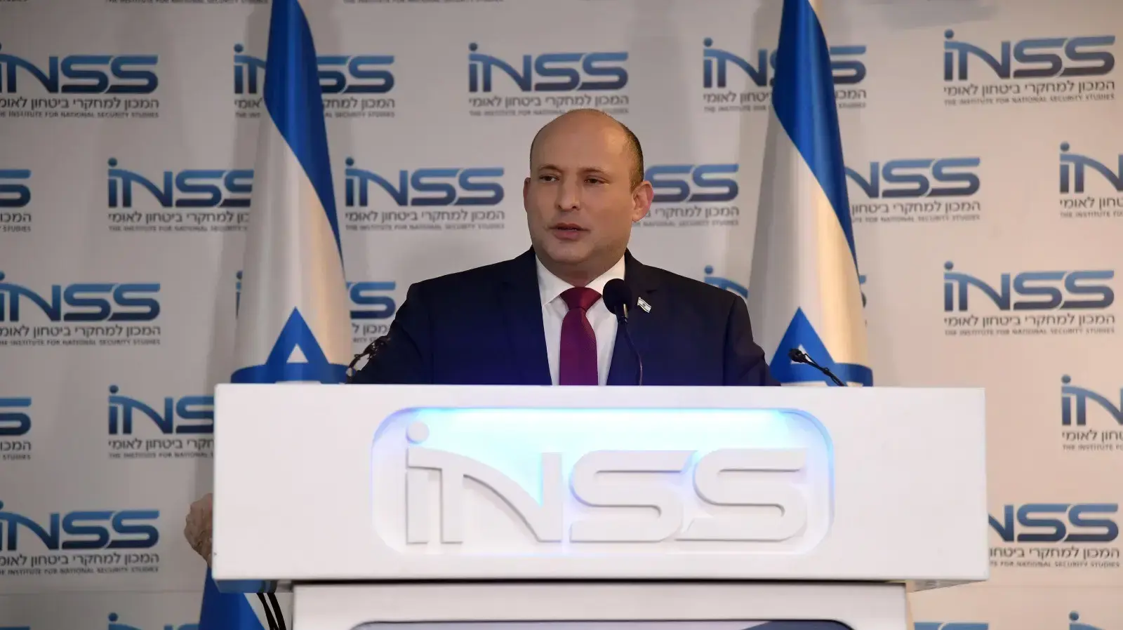 ראש הממשלה, נפתלי בנט במהלך נאומו בכנס INSS 1 בפברואר 2022 ראש הממשלה, נפתלי בנט במהלך נאומו בכנס INSS 1 בפברואר 2022
