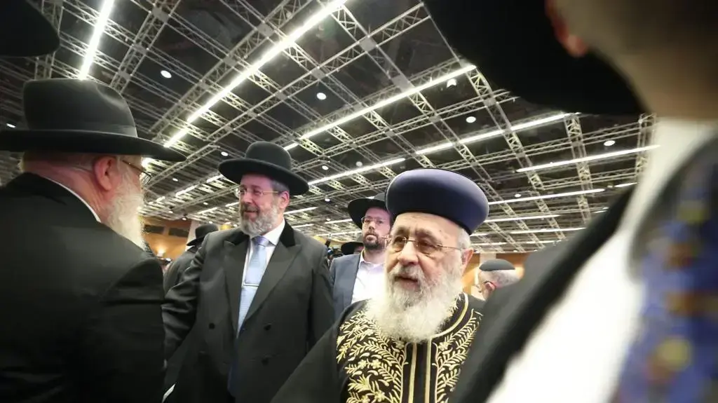 כנס תחת הכותרת עולם היהדות נגד רפורמת הגיור״, בהובלת מאות רבנים דתיים וחרדים