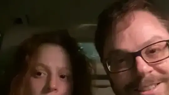 הפסיכיאטר ד"ר אילן רבינוביץ ובתו האוטיסטית בת ה-23, קרן הפסיכיאטר ד"ר אילן רבינוביץ ובתו האוטיסטית בת ה-23, קרן