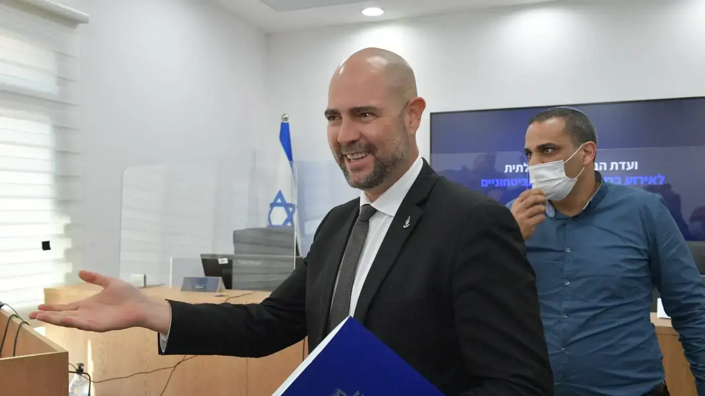השר לשעבר אמיר אוחנה מעיד בפני ועדת החקירה לבריחת האסירם מכלא גלבוע, 3 בפברואר 2022 השר לשעבר אמיר אוחנה מעיד בפני ועדת החקירה לבריחת האסירם מכלא גלבוע, 3 בפברואר 2022