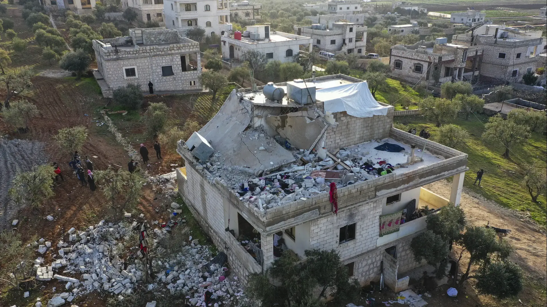 הבית שהופצץ בתקיפה אמריקנית בעיירה בנפת אידליב, סוריה, 3 בפברואר 2022