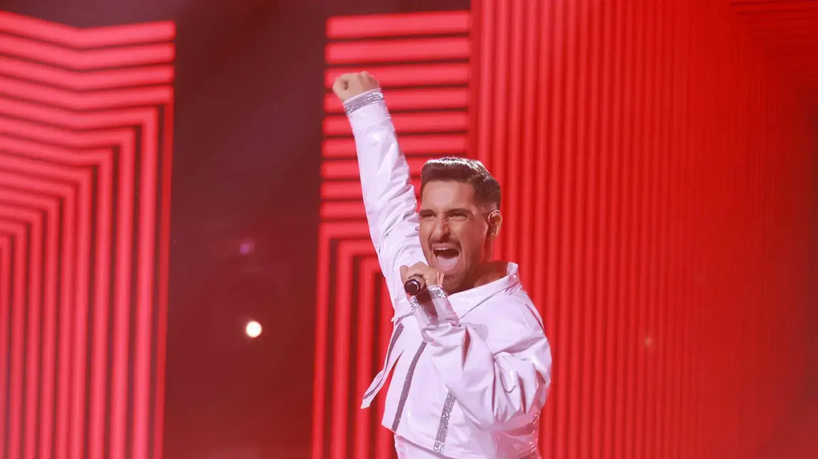 מיכאל בן דוד זוכה ב"אקס פקטור לאירוויזיון" מיכאל בן דוד זוכה ב"אקס פקטור לאירוויזיון"