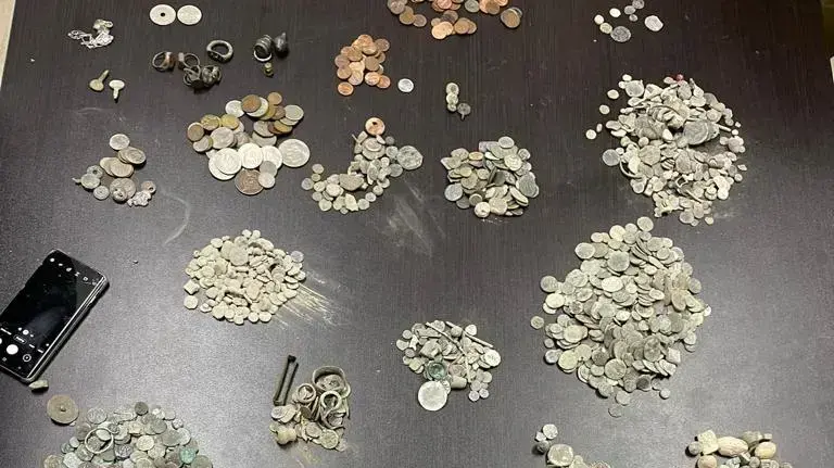 המנהל האזרחי עצר שודד וסוחר עתיקות באזור שכם והחרים אלפי ממצאים נדירים בשווי המוערך במאות אלפי שקלים, בהם מטבעות נדירים מראשית הופעת המטבעות בארץ