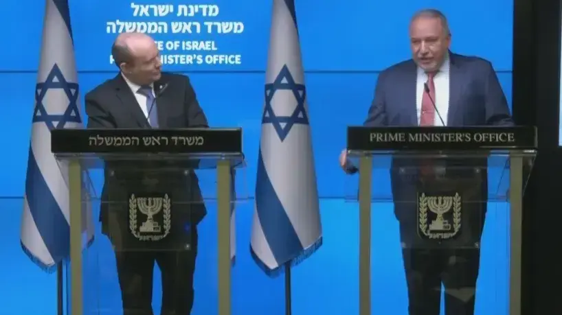 ראש הממשלה נפתלי בנט, שר האוצר אביגדור ליברמן מציגים את הצעדים החדשים להורדת יוקר המחיה, 9 בפברואר 2022 ראש הממשלה נפתלי בנט, שר האוצר אביגדור ליברמן מציגים את הצעדים החדשים להורדת יוקר המחיה, 9 בפברואר 2022