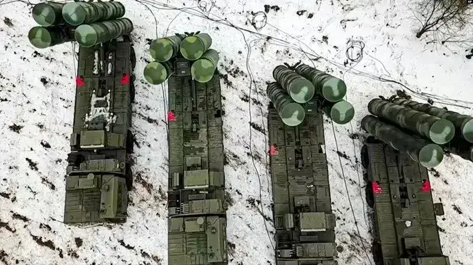 מערכות הגנה אווירית מדגם S-400 בתרגיל של צבא רוסיה וצבא בלארוס בבלארוס, 10 בפברואר 2022 מערכות הגנה אווירית מדגם S-400 בתרגיל של צבא רוסיה וצבא בלארוס בבלארוס, 10 בפברואר 2022
