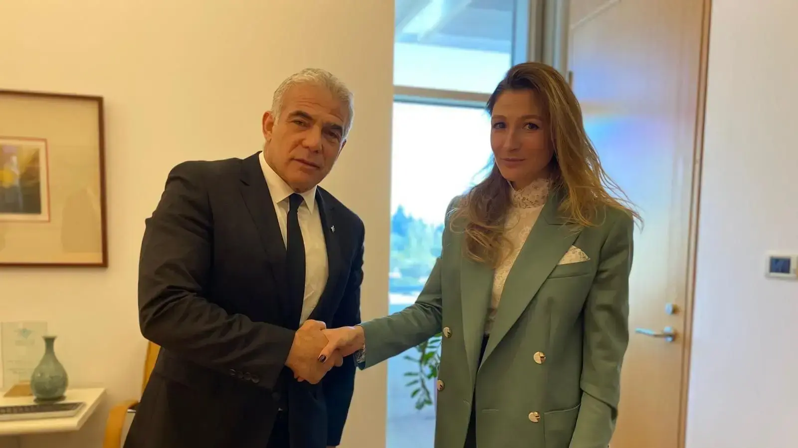 פגישת שר החוץ לפיד עם אמינה ג'אפרובה, סגנית שר החוץ האוקראינית 13 בפברואר 2022 פגישת שר החוץ לפיד עם אמינה ג'אפרובה, סגנית שר החוץ האוקראינית 13 בפברואר 2022