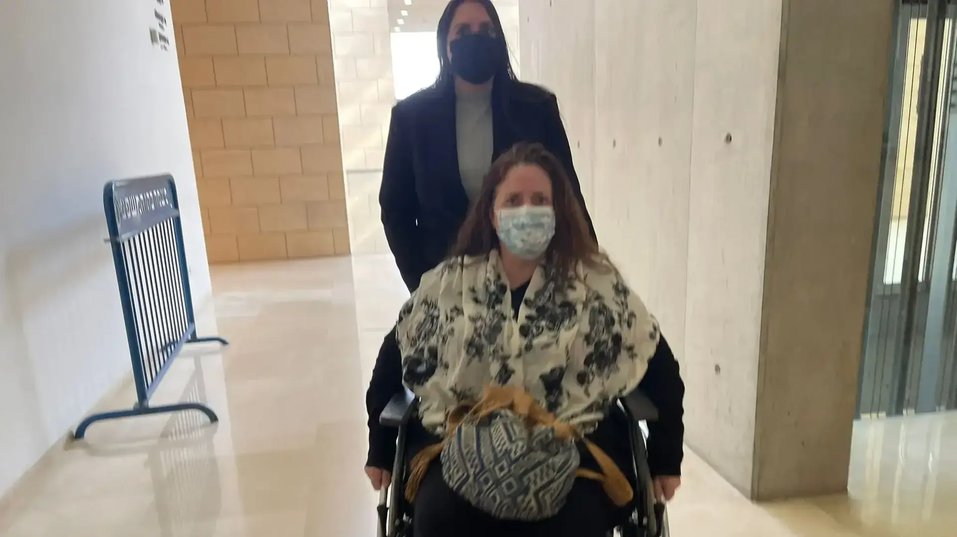 גזר דין לשוטרת לשעבר מירה כרסנטי שעשקה קשישה, בימ"ש השלום חיפה, 15 בפברואר 2022 גזר דין לשוטרת לשעבר מירה כרסנטי שעשקה קשישה, בימ"ש השלום חיפה, 15 בפברואר 2022