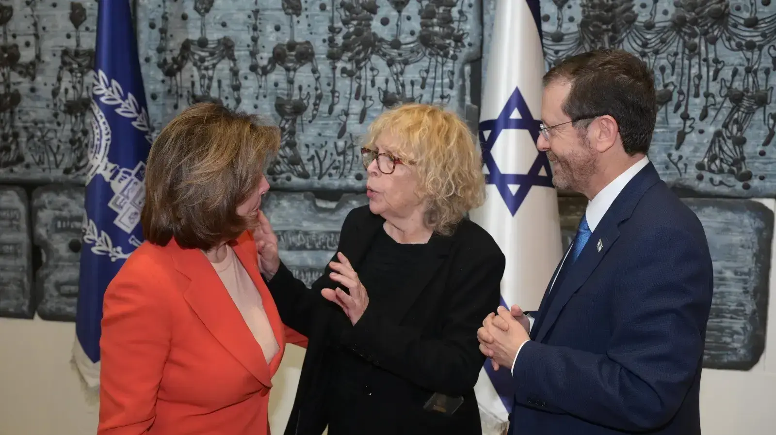 נשיא המדינה יצחק הרצוג אירח בבית הנשיא את יו"ר בית הנבחרים של ארצות הברית, ננסי פלוסי. 16בפברואר 2022 נשיא המדינה יצחק הרצוג אירח בבית הנשיא את יו"ר בית הנבחרים של ארצות הברית, ננסי פלוסי. 16בפברואר 2022