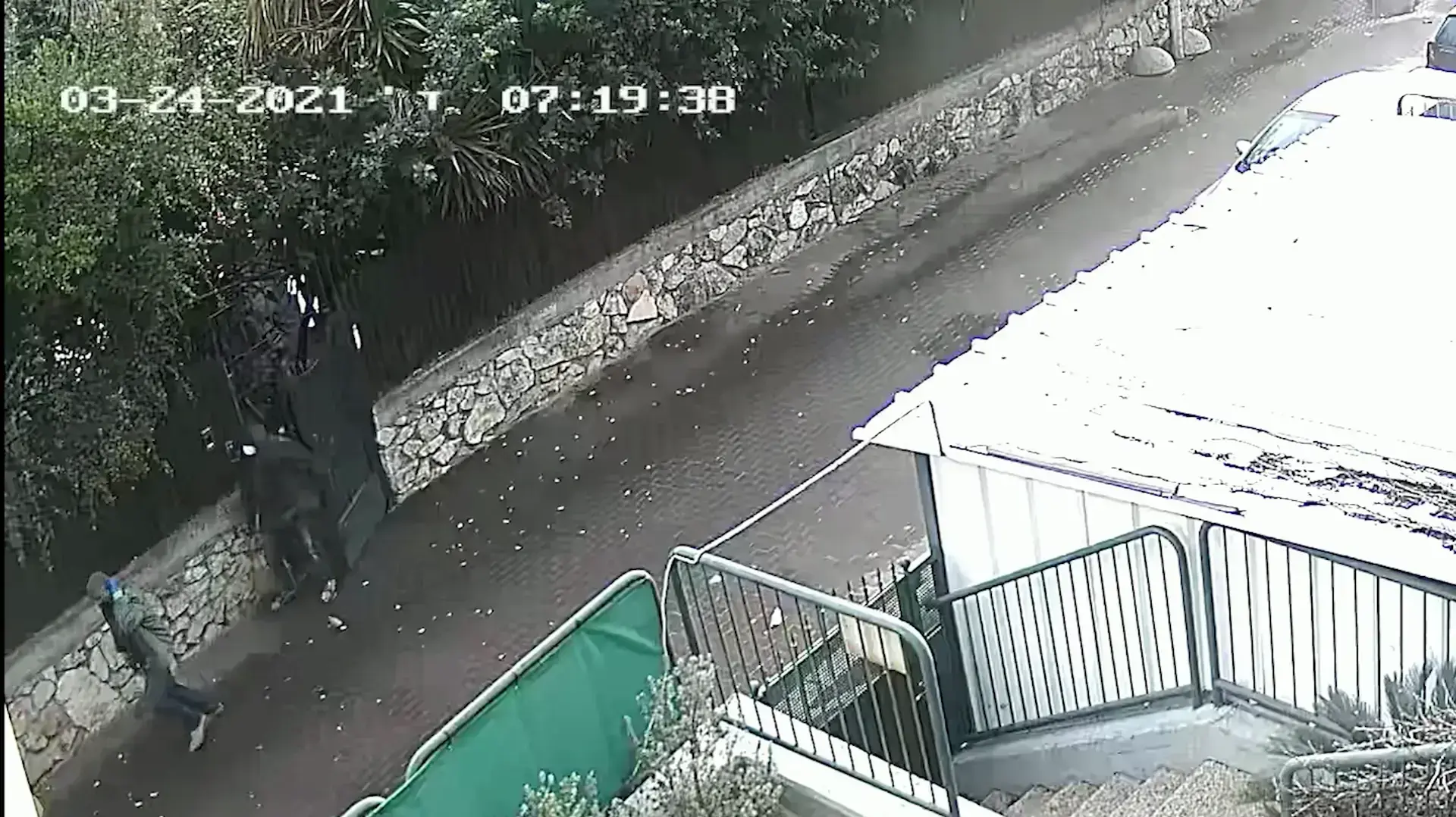 בווידאו: תיעוד החשודים ברצח עו"ד אפרים בזירת הרצח