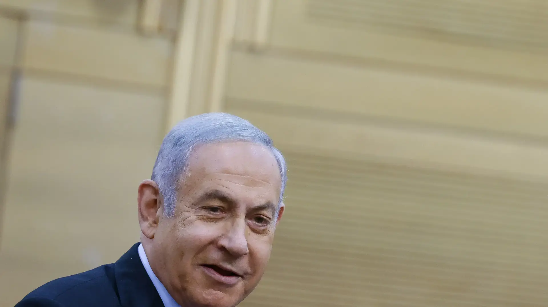 נתניהו במהלך ישיבת סייעתו בכנסת נתניהו במהלך ישיבת סייעתו בכנסת