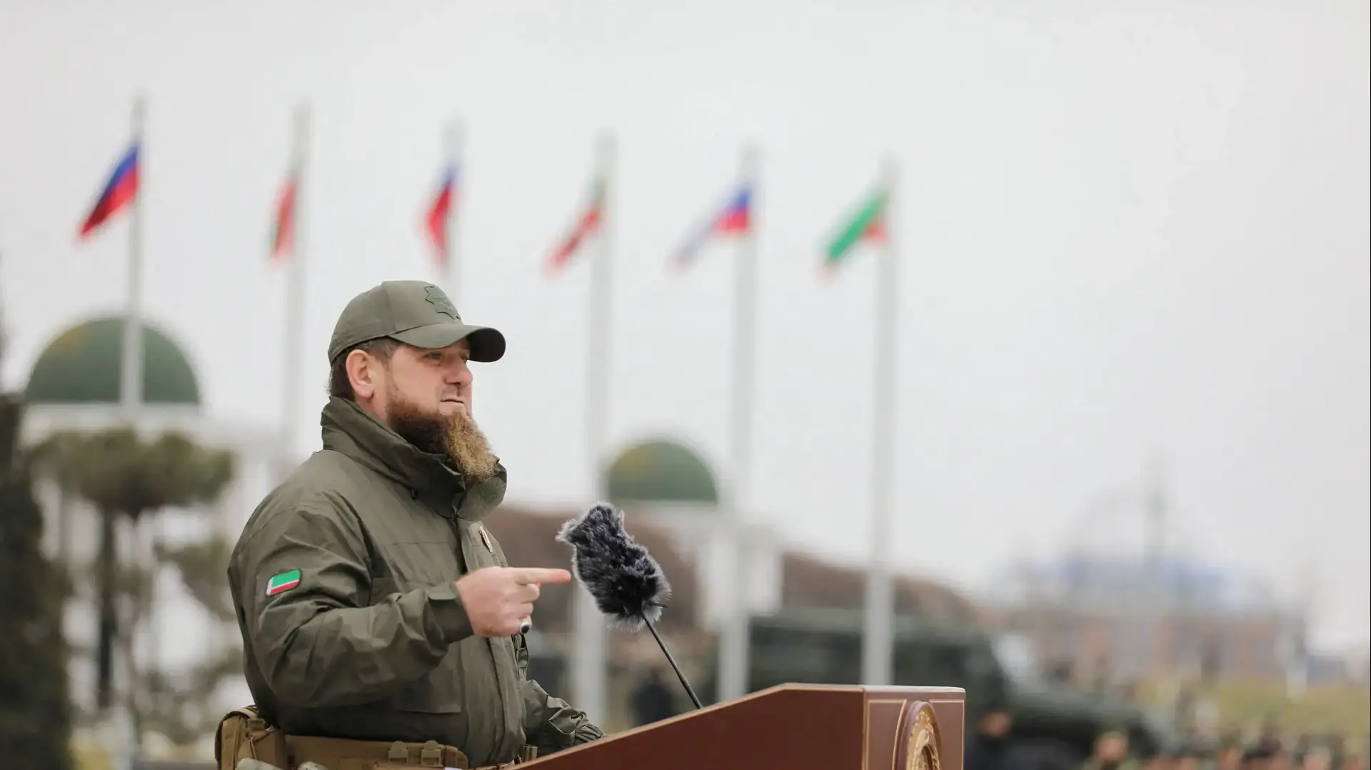 מנהיג צ'צ'ניה רמזן קדירוב נואם בפני כוחות הביטחון בגרוזני, 25 בפברואר 2022 מנהיג צ'צ'ניה רמזן קדירוב נואם בפני כוחות הביטחון בגרוזני, 25 בפברואר 2022