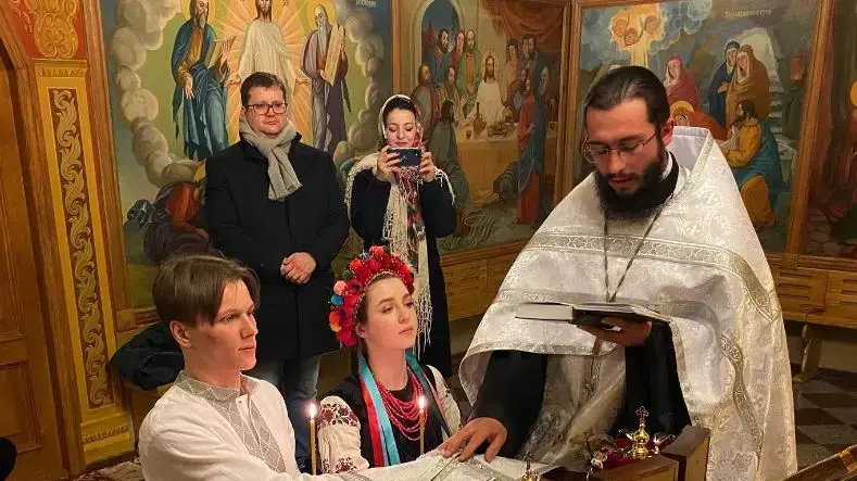 יארנה וסביטוסלב, צעירים אוקראינים שהקדימו את חתונתם ונלחמים יחד יארנה וסביטוסלב, צעירים אוקראינים שהקדימו את חתונתם ונלחמים יחד
