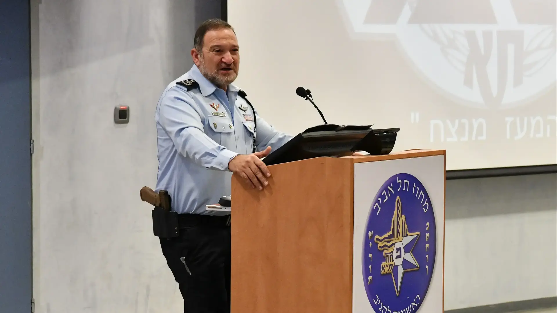 מפכ"ל המשטרה קובי שבתאי בטקס לחשיפת סוכן סמוי שהפעילה היחידה המרכזית במחוז תל אביב שחדר לליבת עולם הסמים והנשק הבלתי חוקי בגוש דן ומרכז הארץ מפכ"ל המשטרה קובי שבתאי בטקס לחשיפת סוכן סמוי שהפעילה היחידה המרכזית במחוז תל אביב שחדר לליבת עולם הסמים והנשק הבלתי חוקי בגוש דן ומרכז הארץ