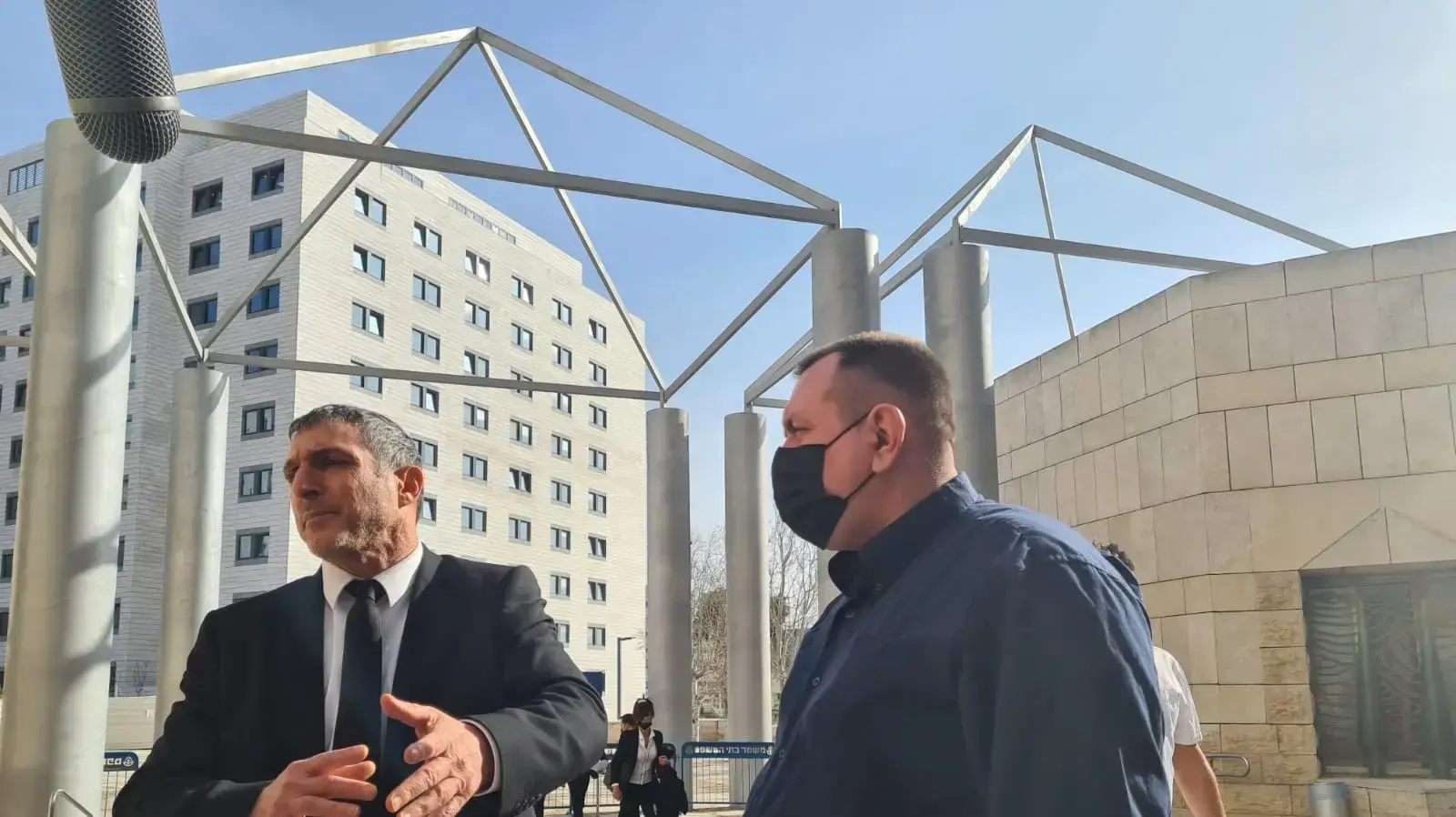 רומן זדורוב ועורך דינו ירום הלוי לקראת עדותו במשפטו החוזר, בימ"ש מחוזי נצרת, 1 במרץ 2022 רומן זדורוב ועורך דינו ירום הלוי לקראת עדותו במשפטו החוזר, בימ"ש מחוזי נצרת, 1 במרץ 2022