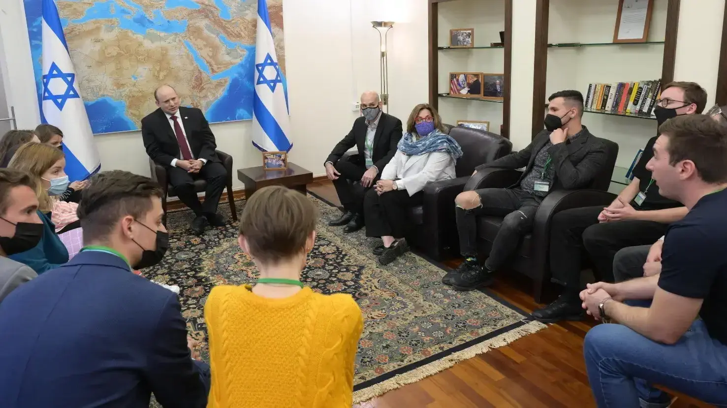 ראש הממשלה, נפתלי בנט, נפגש עם משתתפי תכניות "מסע" שהגיעו מאוקראינה בחודשים האחרונים
ראש הממשלה, נפתלי בנט, נפגש עם משתתפי תכניות "מסע" שהגיעו מאוקראינה בחודשים האחרונים